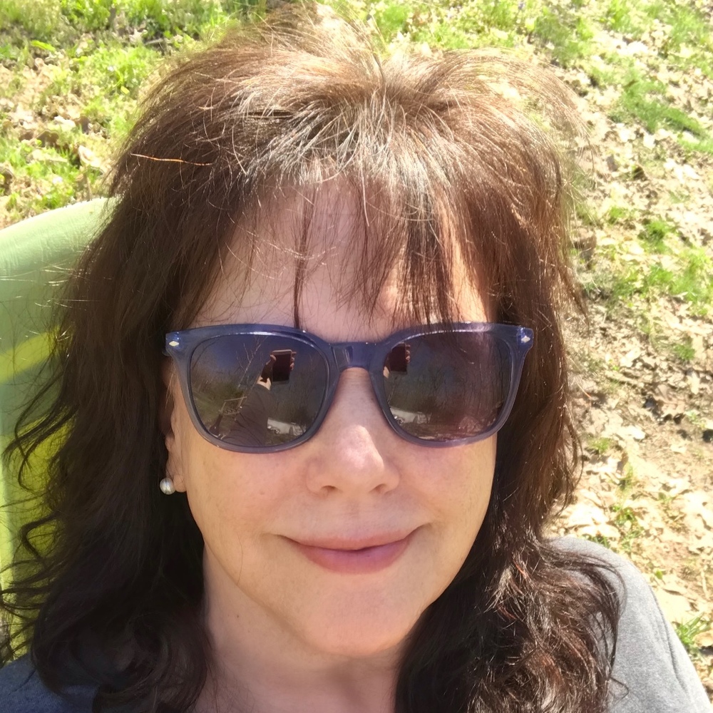 Meet your Posher, Lorie